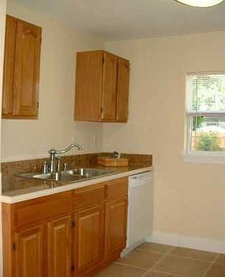 New Kitchen Cabinets and Counters