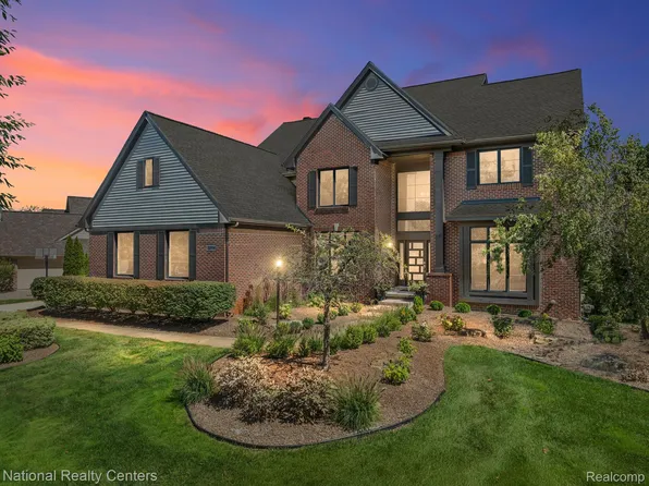 22114 York Mills Cir, Novi, MI 48374