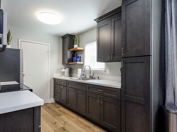 5th image of 1176 King St #1176