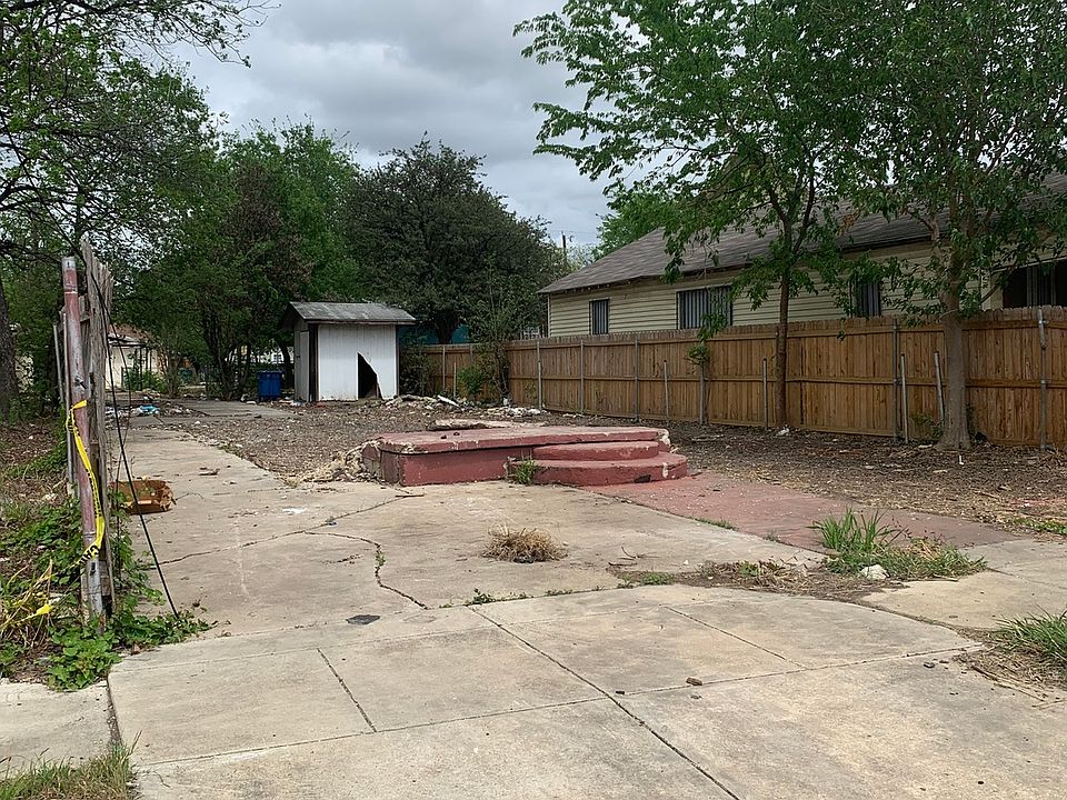 1st image of 405 FRIO CITY RD LOT 3