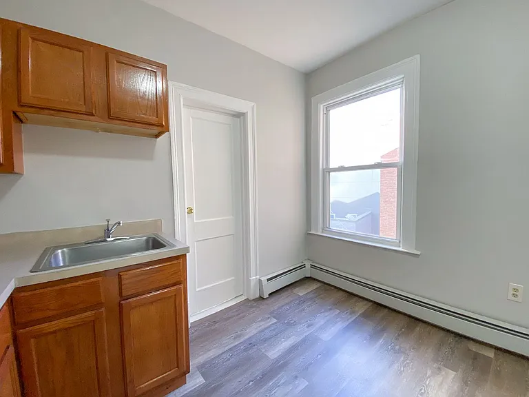 291 Buckingham St / Luca Investments LLC — Photo 20