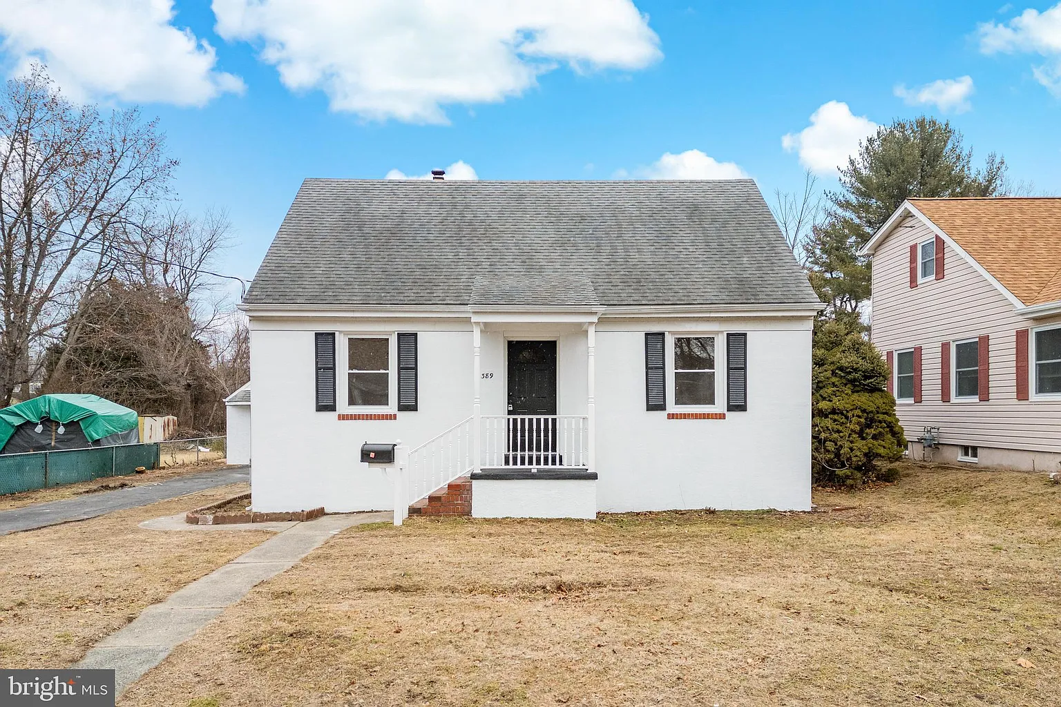 389 Ives Ave photo 1