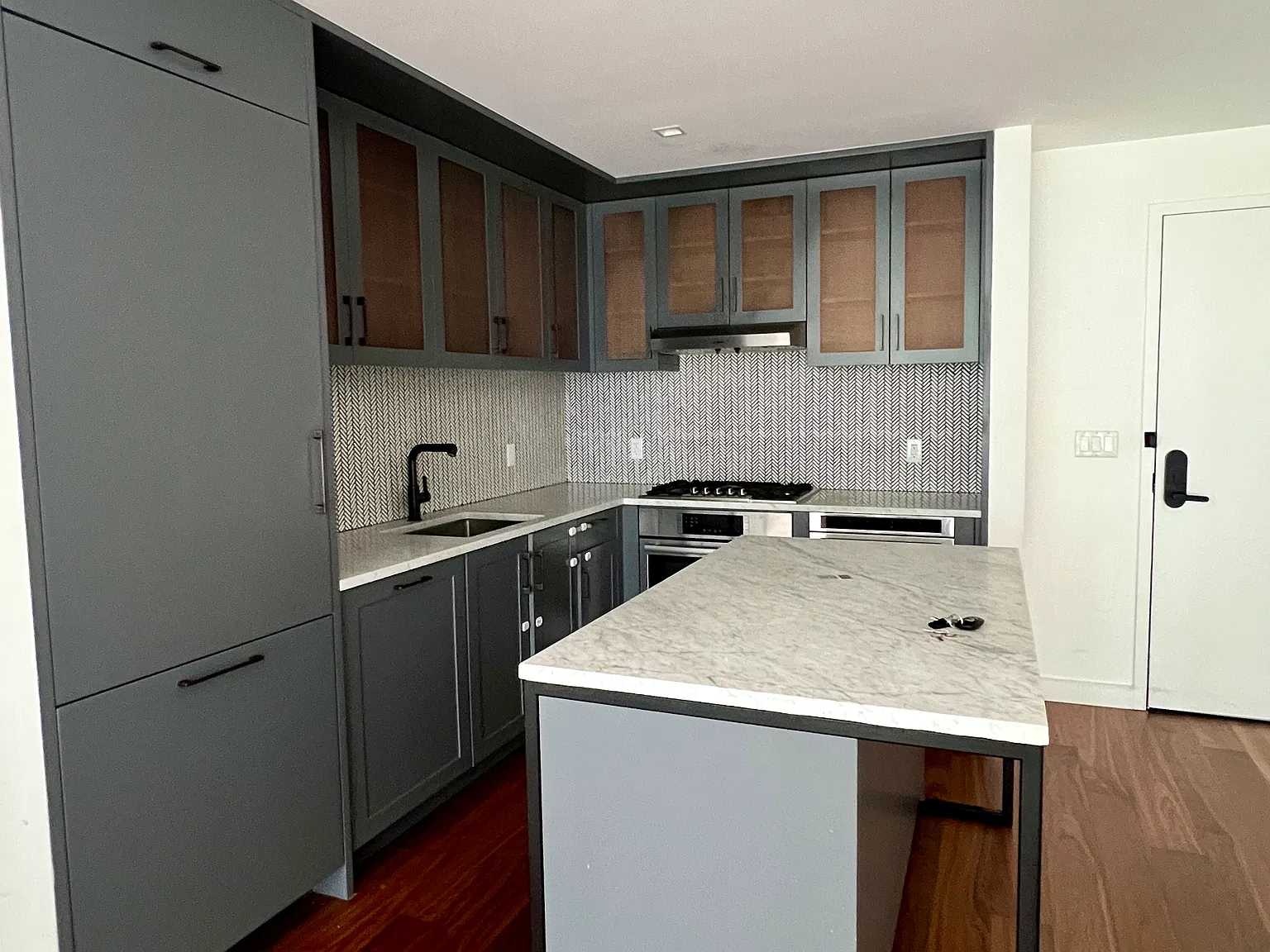 1 bed, 806 sqft, $3,975 — Photo 4