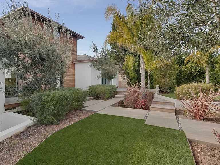 902 Berkeley St — Photo 2