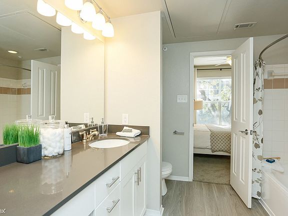 metro-midtown-houston-tx-1br-1ba---lamar---bathroom (1)