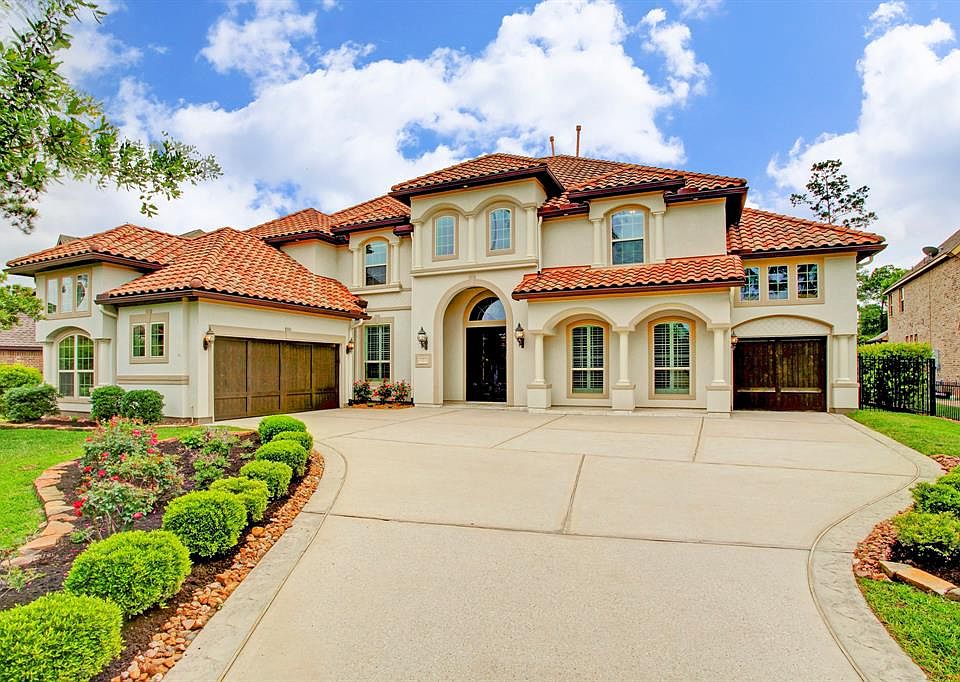 1st image of 2 Chivary Oaks Ct