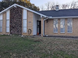 210 Sixpence Ln, Euless, TX 76039