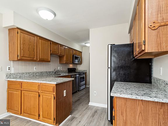 4th image of 6204 Trident Ln