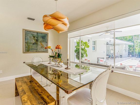 3rd image of 430 Vittorio Ave