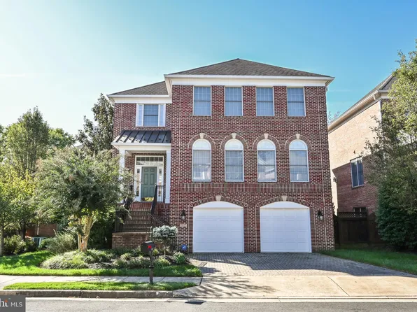 8021 Wolftrap Rd, Dunn Loring, VA 22027
