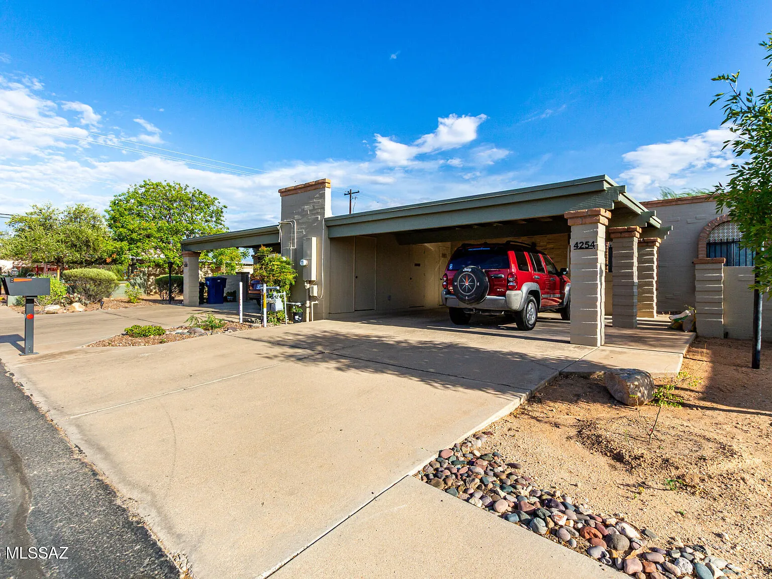 3 bed, 2.0 bath, 1286 sqft, $3,000 — Photo 3