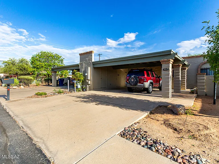 4254 E La Cienega Dr — Photo 3