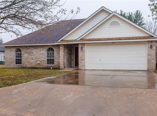 1022 Alamo St, Lockhart, TX 78644