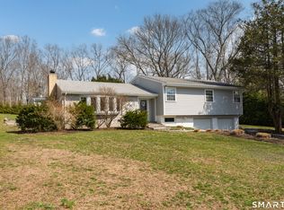 51 W Lake Ave, Guilford, CT 06437