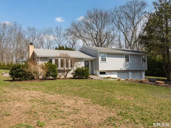 51 W Lake Ave, Guilford, CT 06437