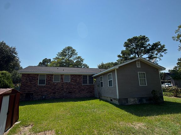 2nd image of 1722 Carousel Cir