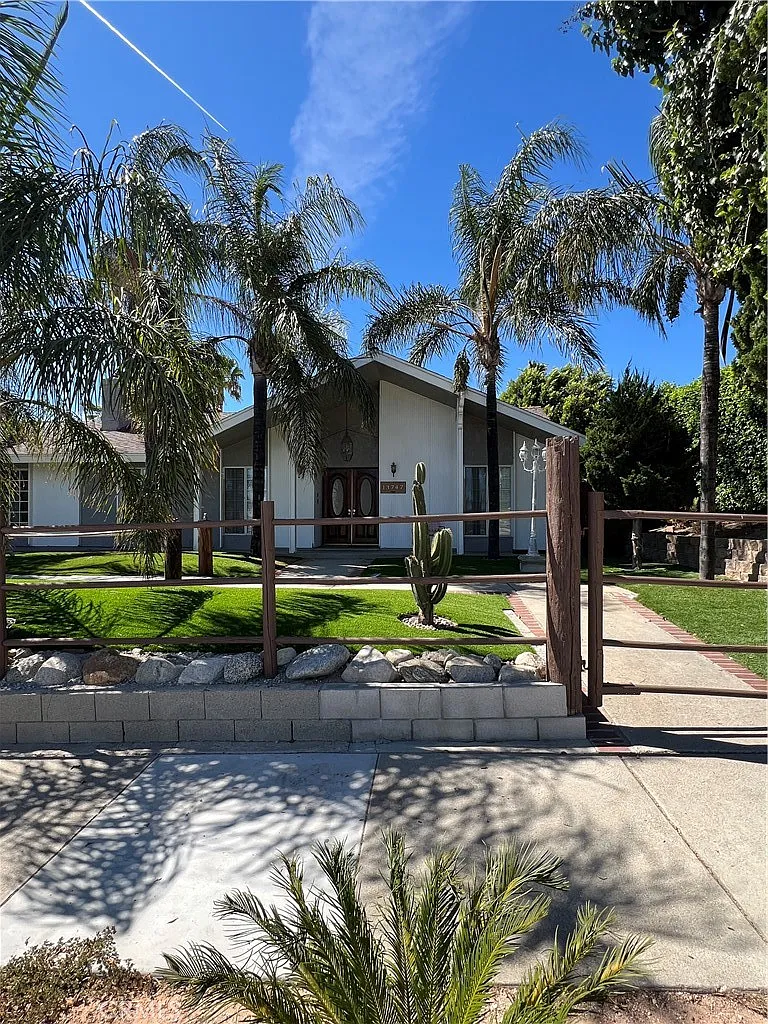 4 bed, 1928 sqft, $4,200 — Photo 3