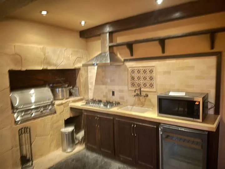 19135 Overlook Rd — Photo 9