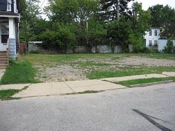1st image of 2661 E 122nd St