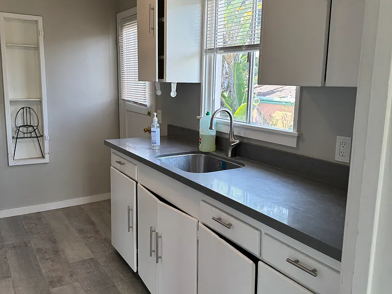 2116 California St #B — Photo 11