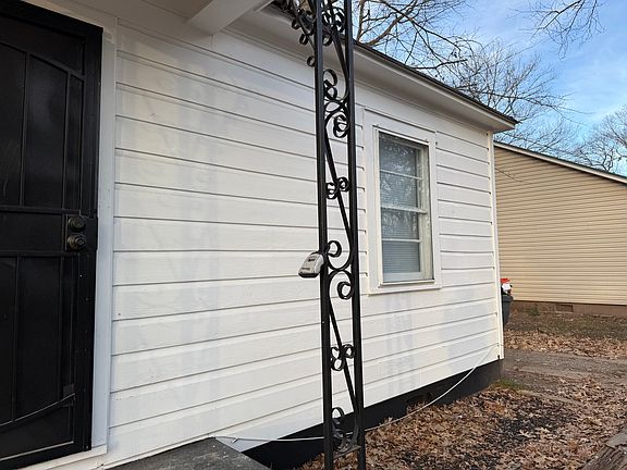 4th image of 1403 W 32nd Ave