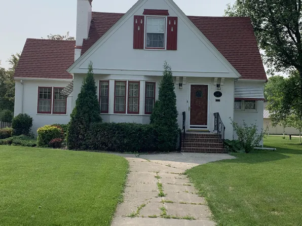841 Griggs Ave, Grafton, ND 58237