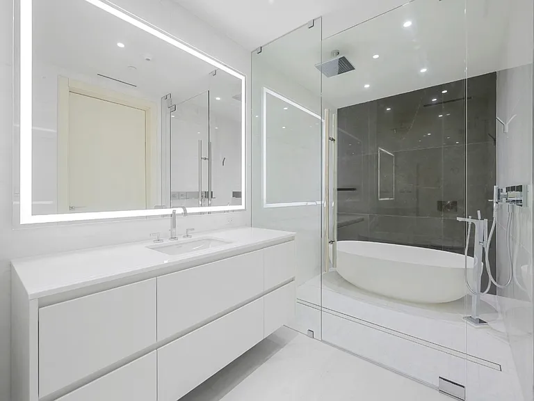 700 NE 24th St #1 — Photo 4