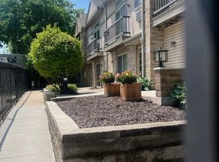 707 E Pleasant St APT 210, Milwaukee, WI 53202