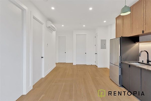1st image of 420 Tompkins Ave APT 4C