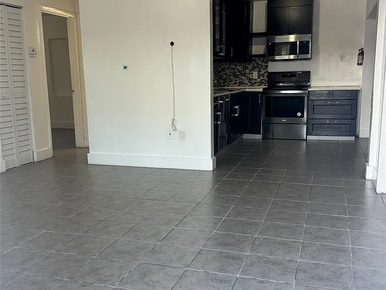 3120 SW 12th Pl — Photo 10
