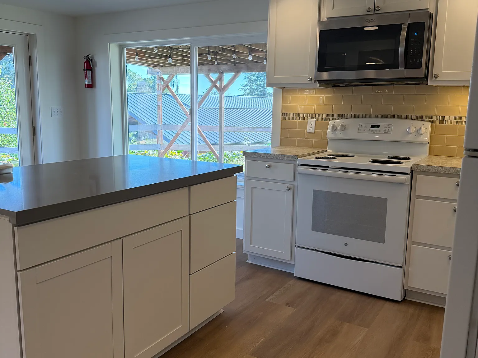 2 bed, 1000 sqft, $2,550 — Photo 3