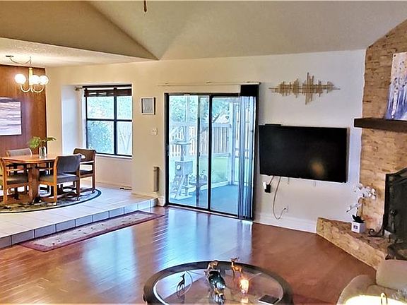 3rd image of 603 Cambridge Dr