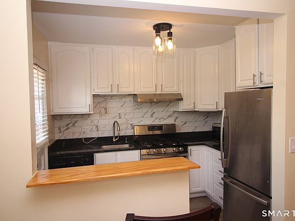 3rd image of 244 Glenbrook Rd APT 35A