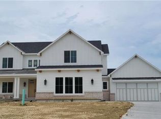 9400 Edgemere Dr, Lenexa, KS 66220