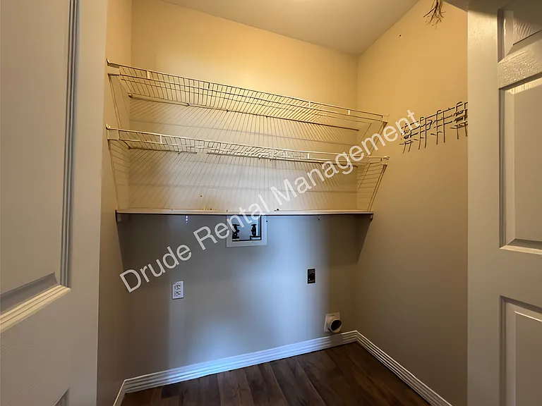 829 Eden Oaks Dr — Photo 8