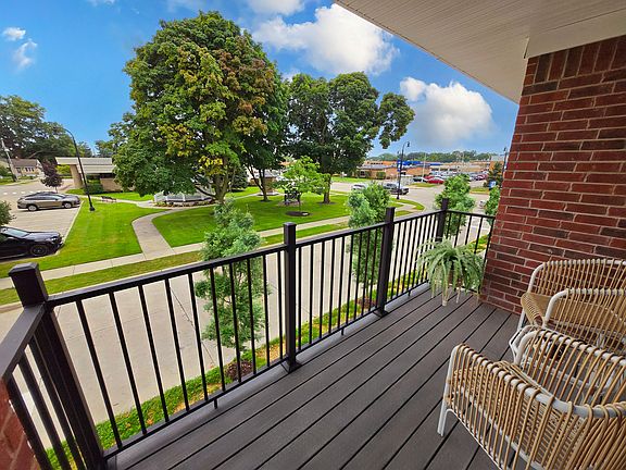 Cavernous balconies so you can enjoy city views while sipping on your coffee or tea
