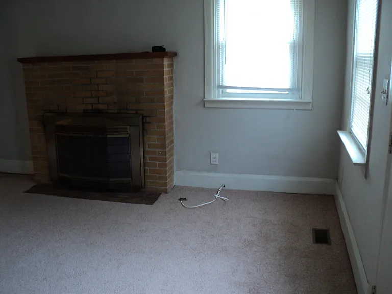 1227 Stevens Ave — Photo 2