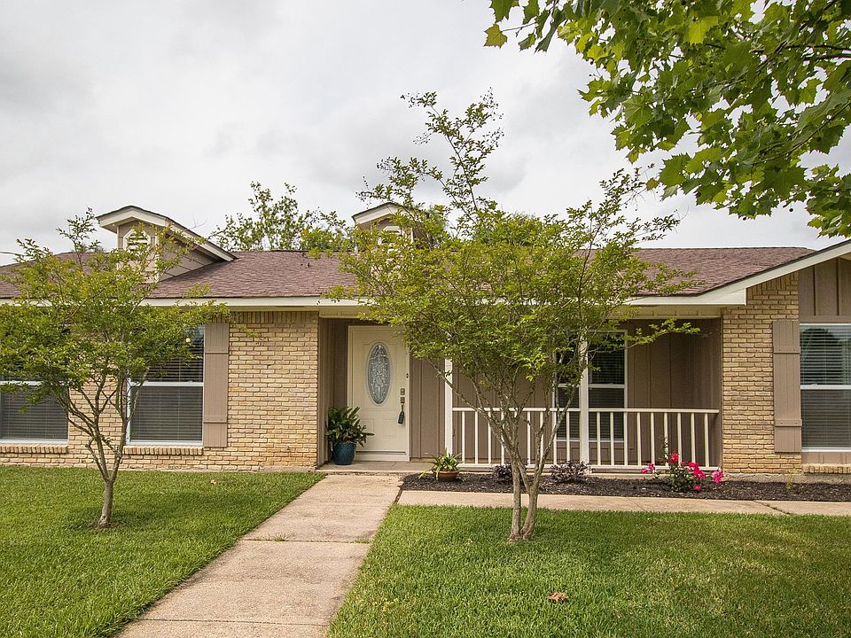 1st image of 325 Eastview Dr