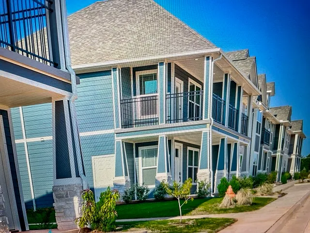 Western Townhomes — Photo 10