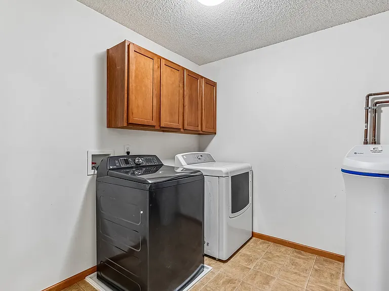 1912 Rose Way #601 — Photo 28