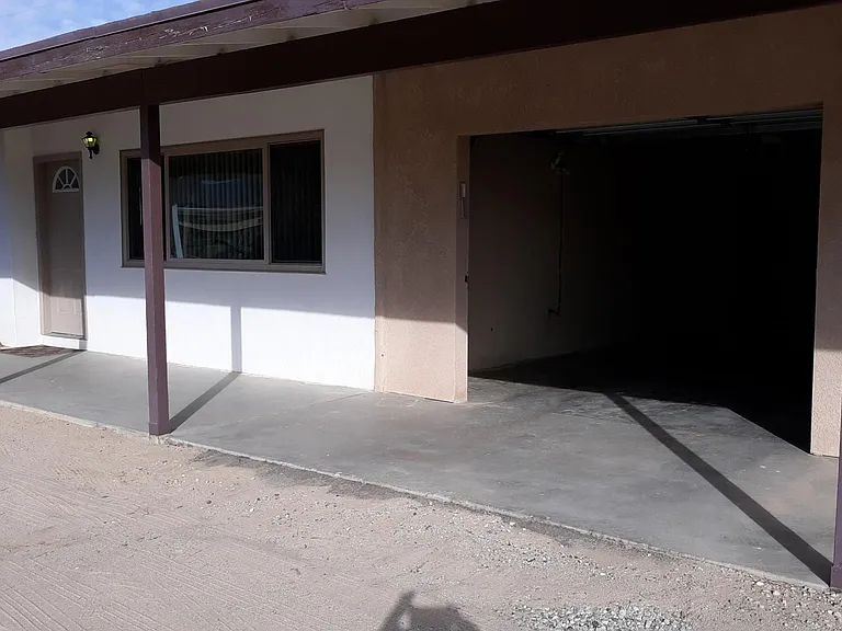 Garage & laundry is only common wall in duplex
