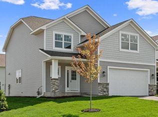 9043 Degler Ln, Chanhassen, MN 55317