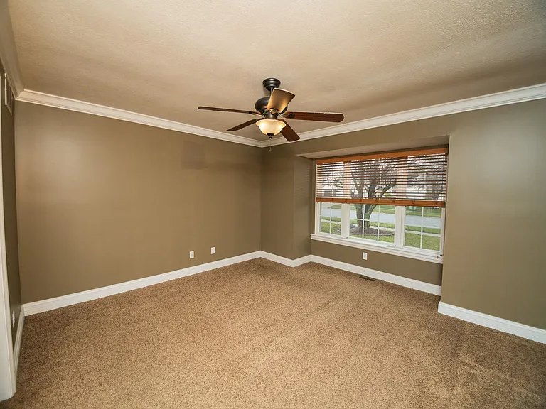 405 Galway Dr — Photo 28