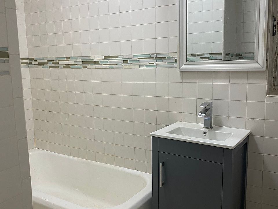 2nd image of 1710 Williamsbridge Rd #2