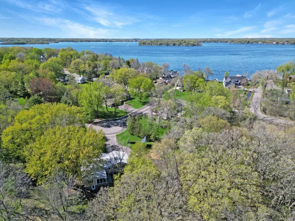 5325 Lee Cir, Shorewood, MN 55331