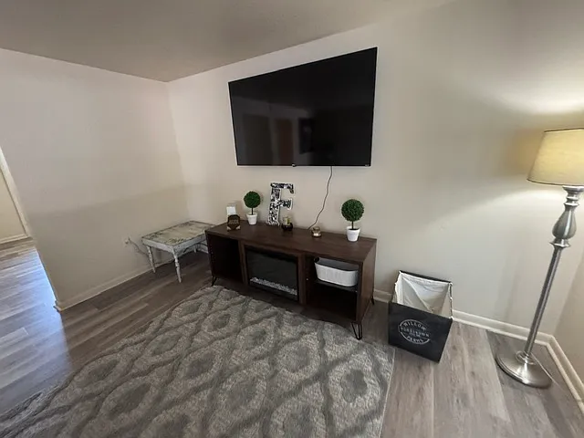 613 Lincoln Way West - Unit D — Photo 2