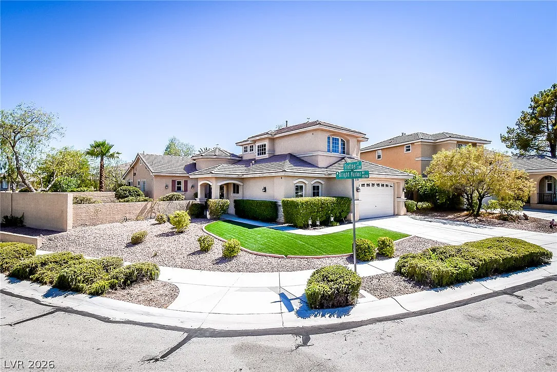 3 bed, 3.5 bath, 2496 sqft, $3,250 — Photo 1