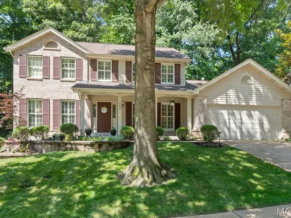 1008 Westrun Dr, Ballwin, MO 63021