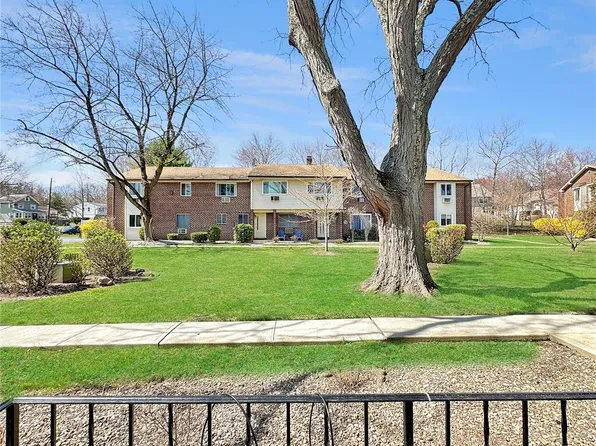 1 Blue Hill Commons #B, Orangeburg, NY 10962