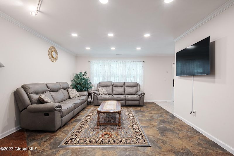 3rd image of 58 Meadowlark Drive
